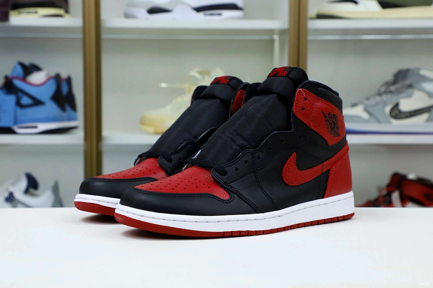 AIR HIGH RETRO JORDAN 'BRED' 1 OG 1207